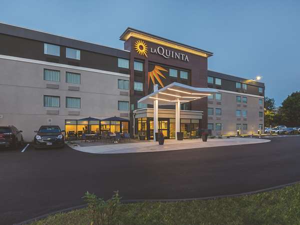 Exterior view - La Quinta Inn & Suites Portland