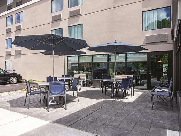 Exterior view - La Quinta Inn & Suites Portland