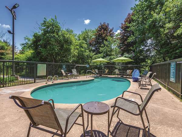 Pool - La Quinta Inn & Suites Salem