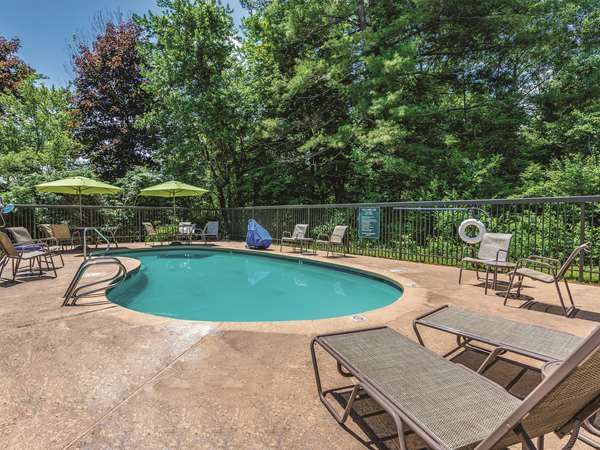 Pool - La Quinta Inn & Suites Salem