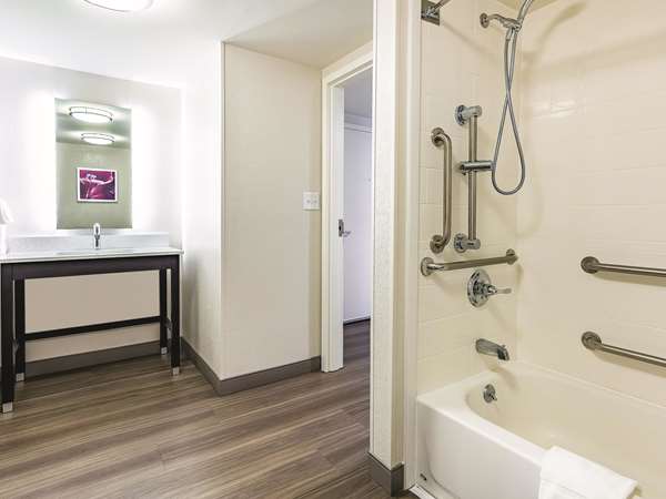  - La Quinta Inn & Suites Salem