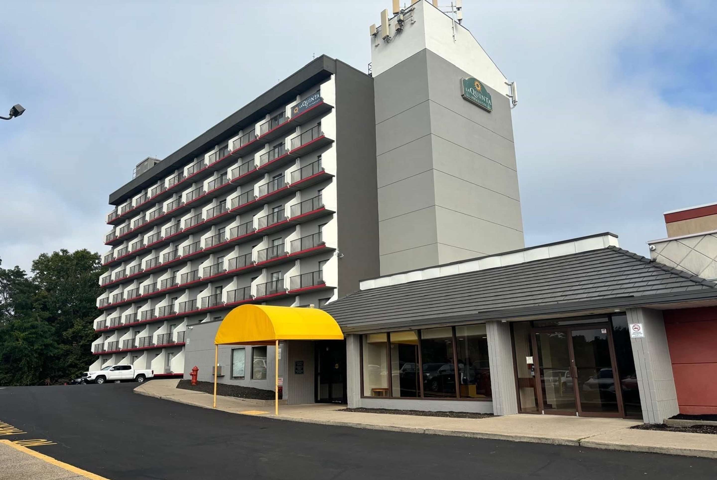 Exterior | La Quinta by Wyndham Stamford / New York City