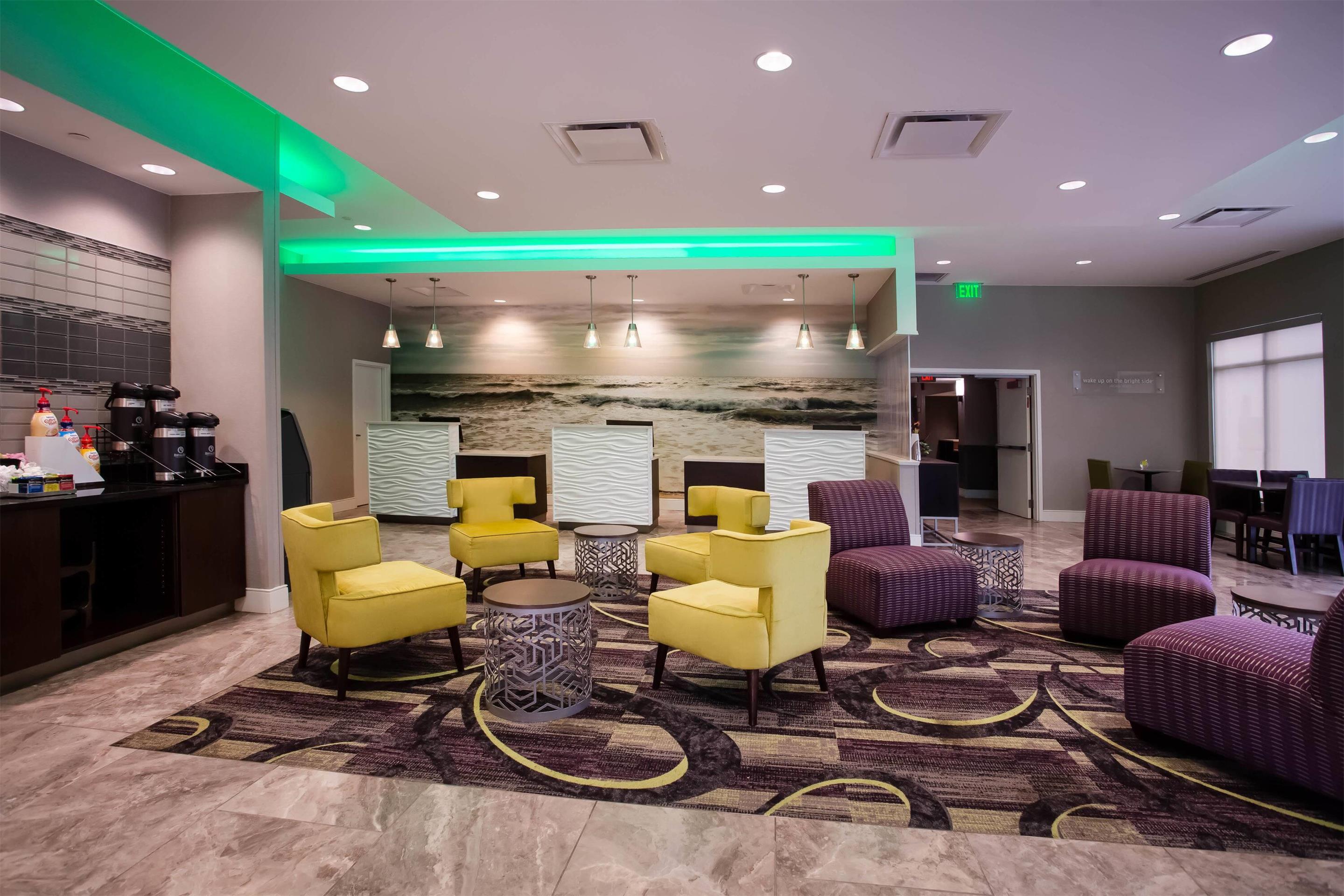 Lobby | La Quinta Inn & Suites by Wyndham Virginia Beach