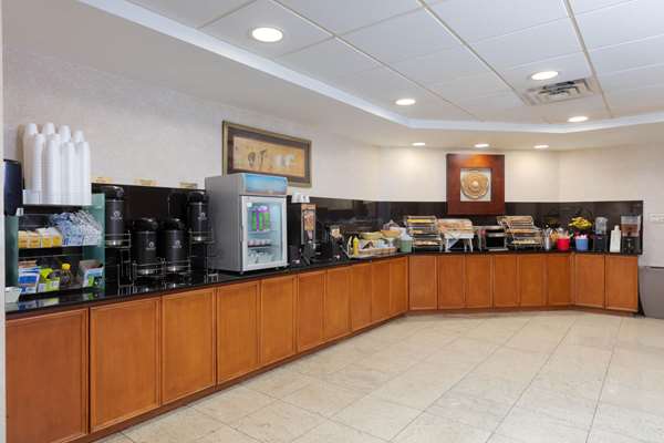 Amenities - La Quinta Inn & Suites Garden City