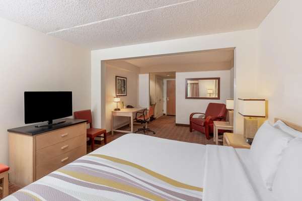  - La Quinta Inn & Suites Garden City