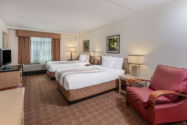  - La Quinta Inn & Suites Garden City