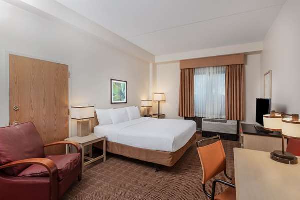  - La Quinta Inn & Suites Garden City