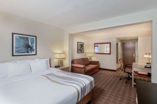 - La Quinta Inn & Suites Garden City