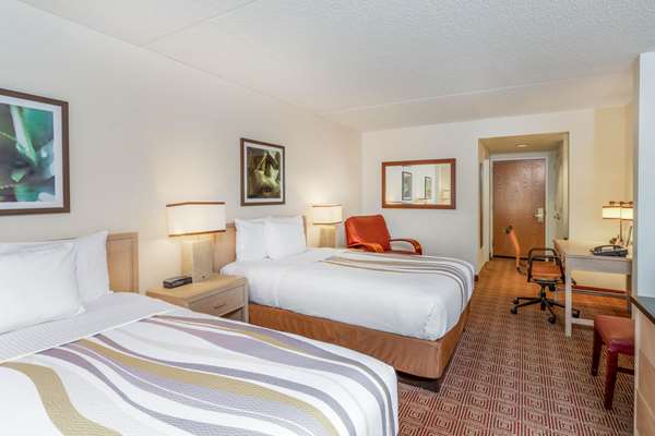  - La Quinta Inn & Suites Garden City