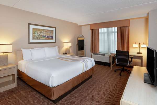 Suite - La Quinta Inn & Suites Garden City