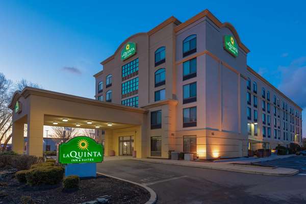 Exterior view - La Quinta Inn & Suites Garden City