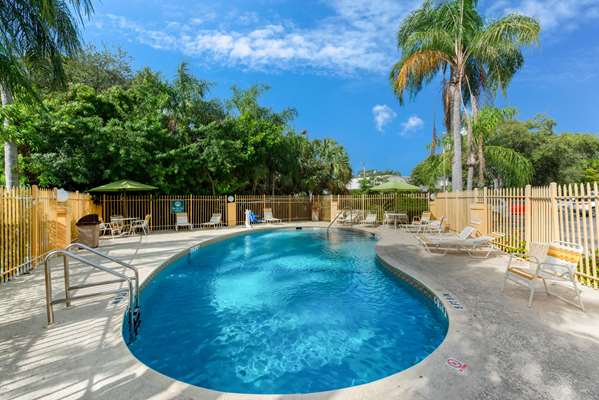 Pool - La Quinta Inn East Tamarac