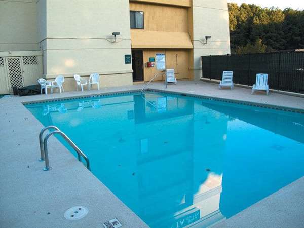 Pool - La Quinta Inn & Suites Roswell