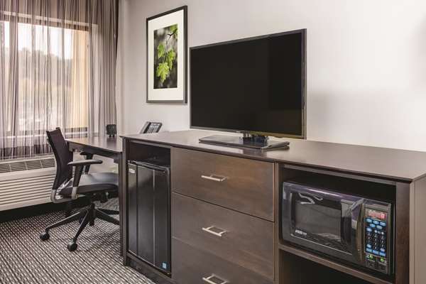  - La Quinta Inn & Suites Roswell