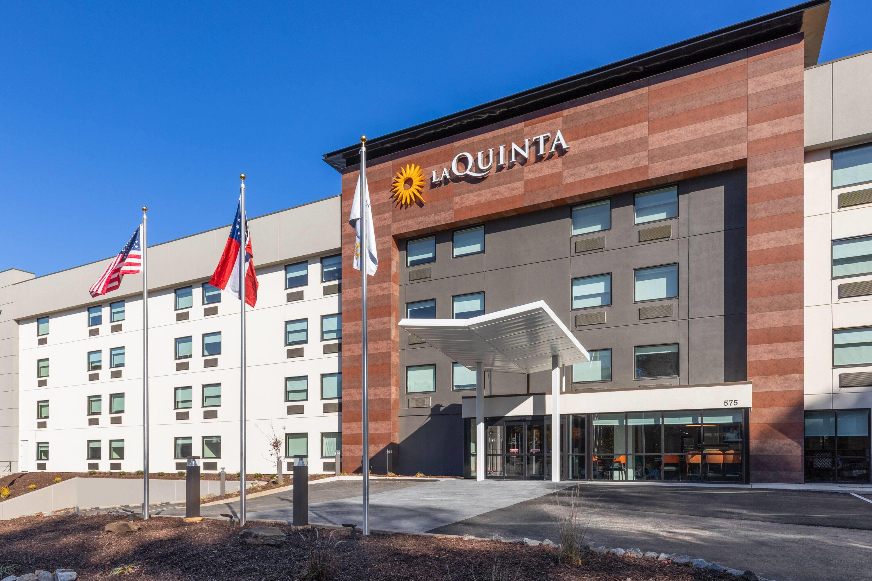 Exterior | La Quinta Inn & Suites by Wyndham Atlanta Roswell