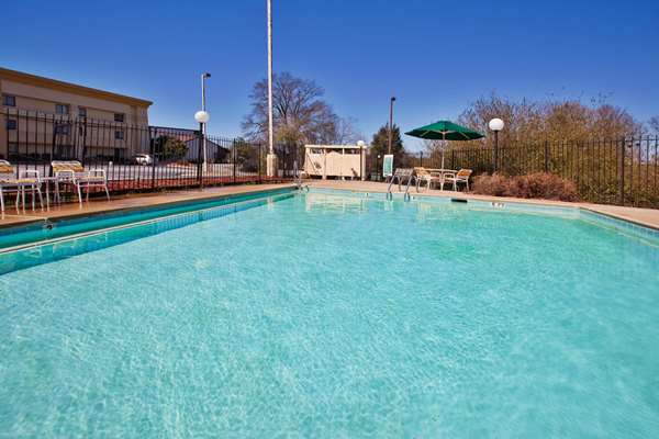 Pool - La Quinta Inn Columbus