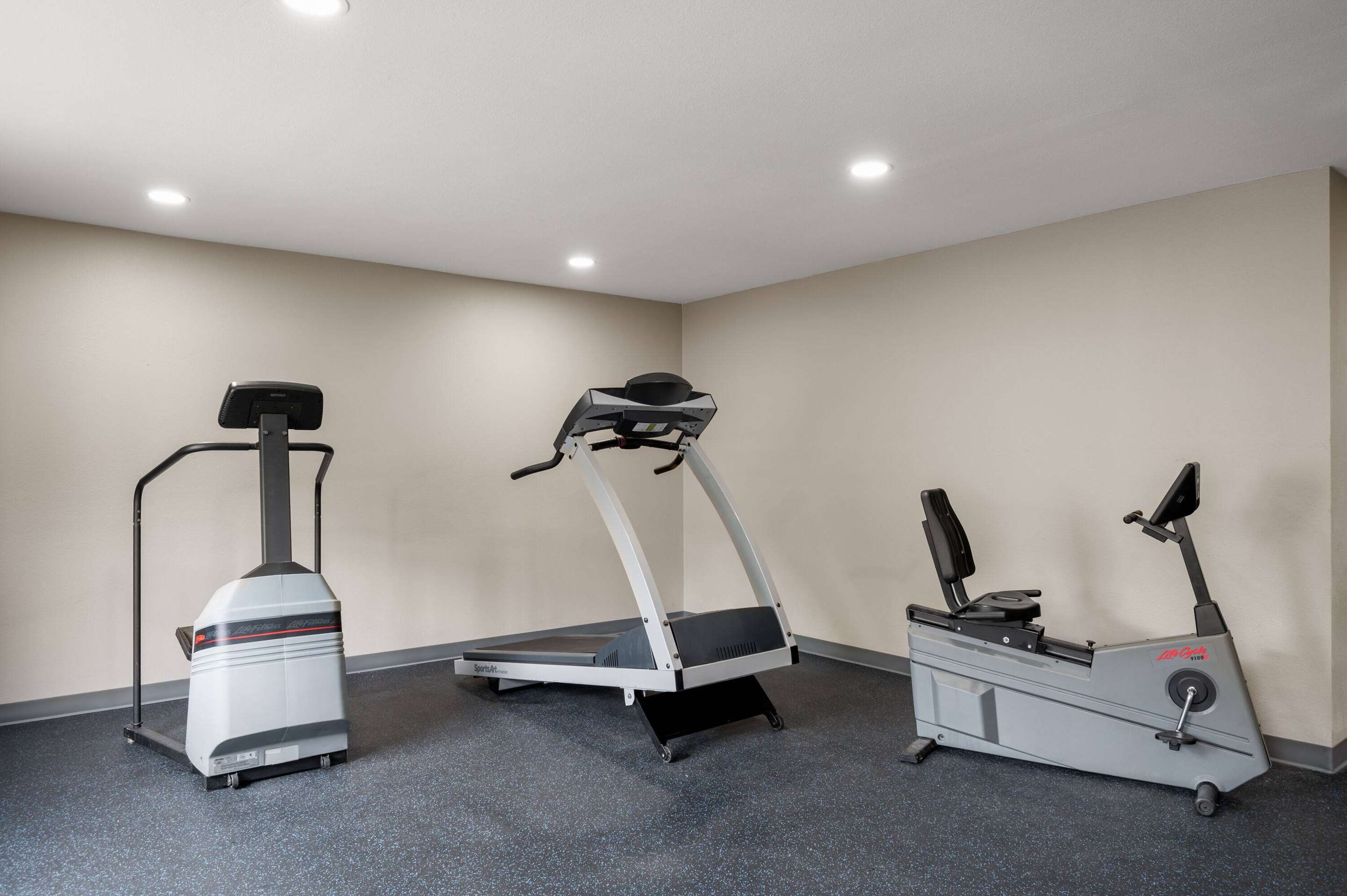Health club fitness center gym | La Quinta Inn by Wyndham Indianapolis Airport Executive Dr