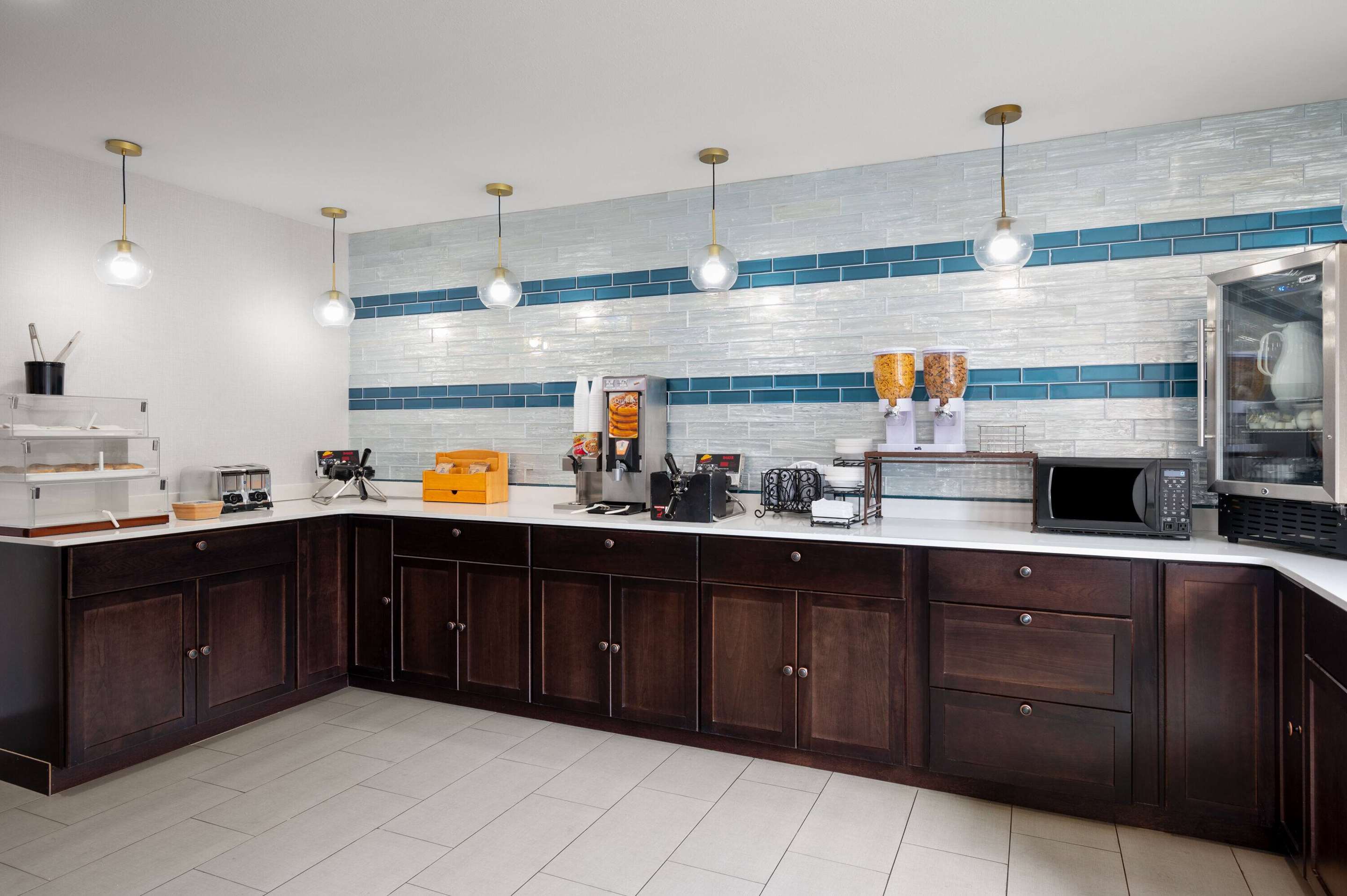 Property amenity | La Quinta Inn by Wyndham Indianapolis Airport Executive Dr