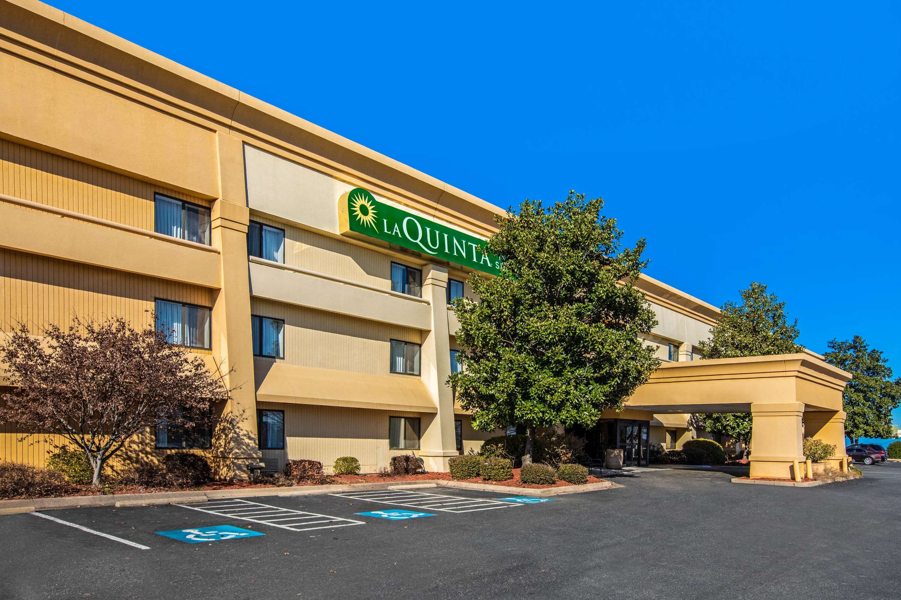 Exterior | La Quinta by Wyndham N Little Rock - McCain Mall