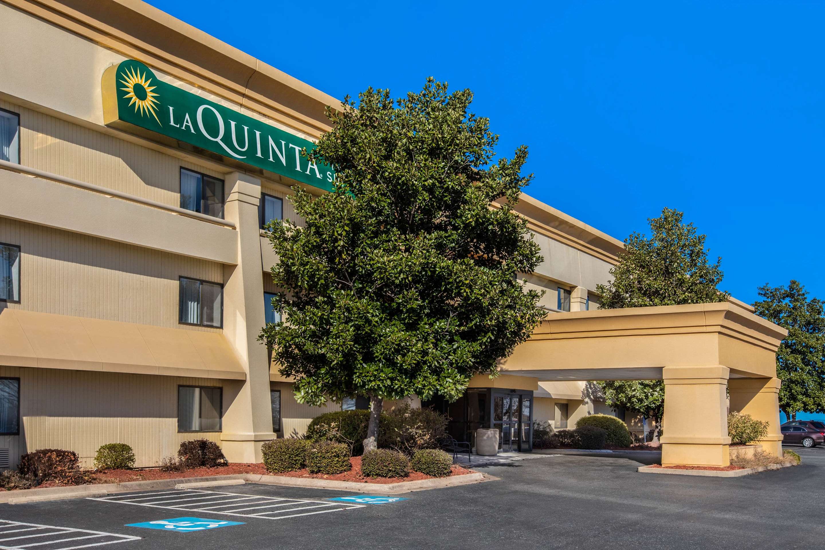 Exterior | La Quinta by Wyndham N Little Rock - McCain Mall