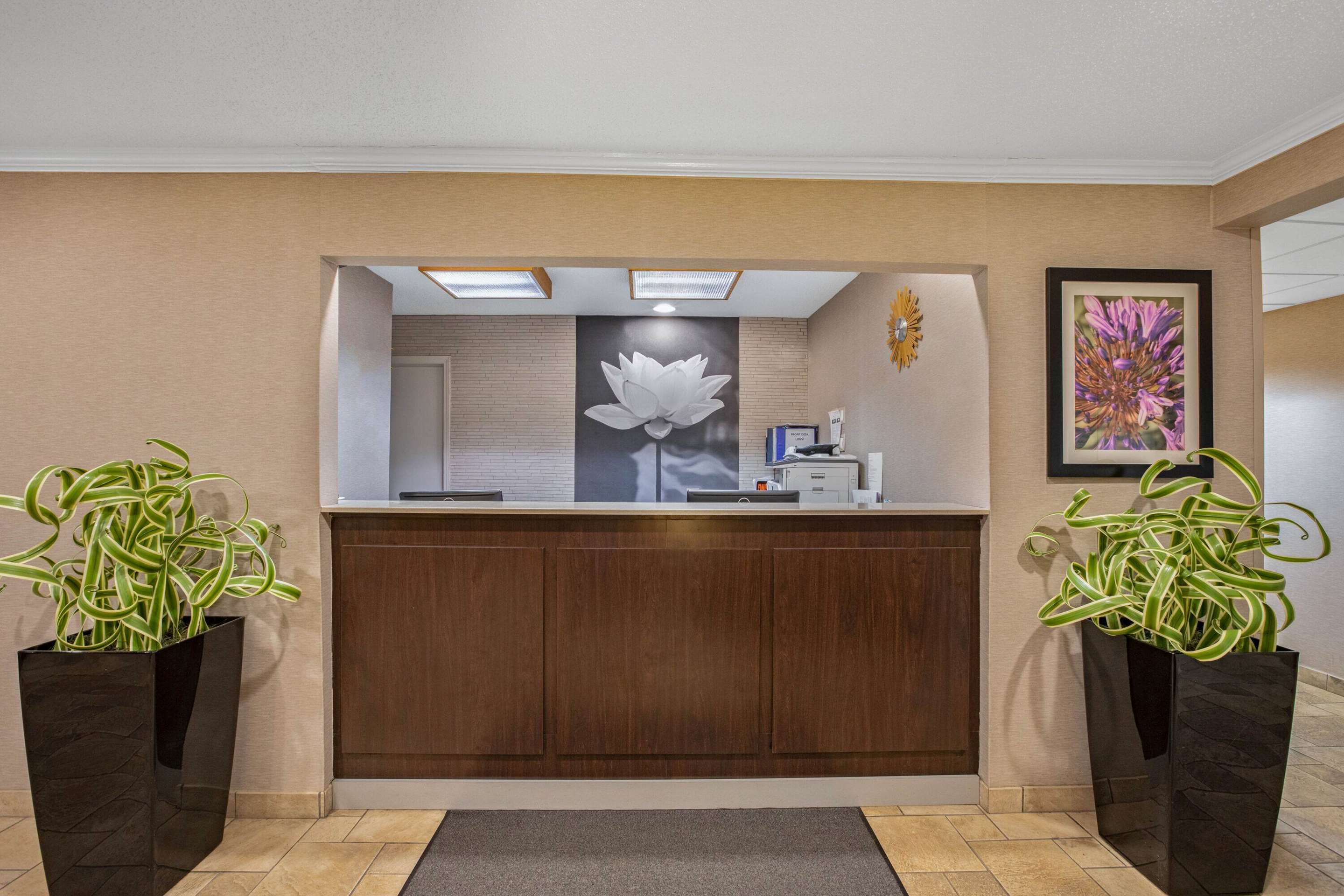 Lobby | La Quinta by Wyndham N Little Rock - McCain Mall