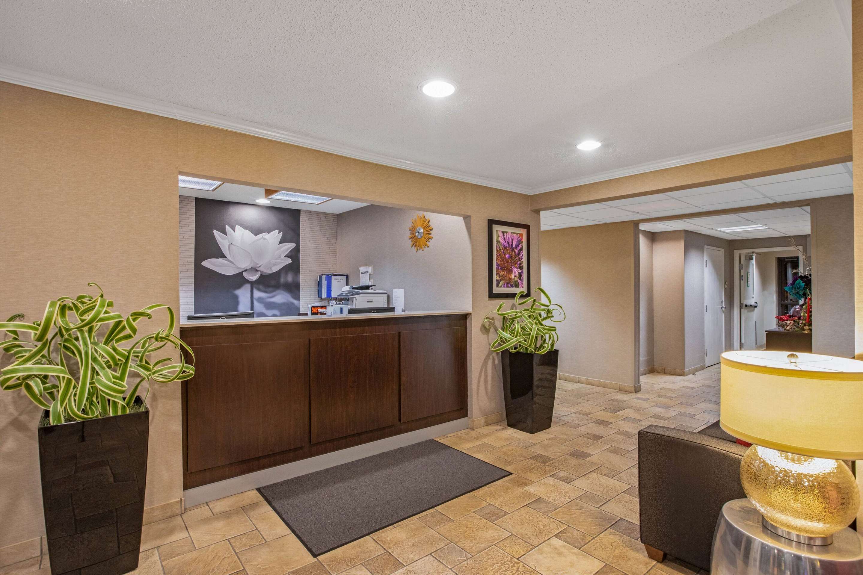Lobby | La Quinta by Wyndham N Little Rock - McCain Mall