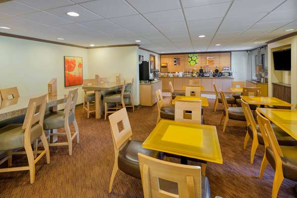 Amenities - La Quinta Inn Southside Savannah