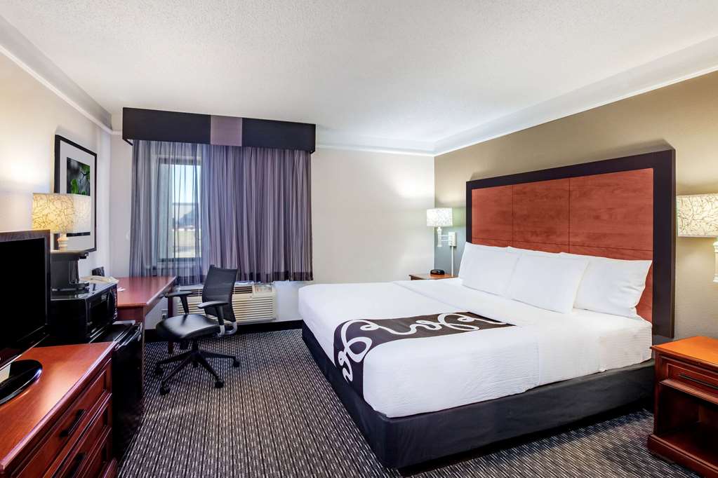 LA QUINTA INN BAYTOWN EAST-guestroom-Guest Room,On-Site.jpg