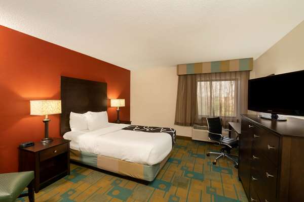  - La Quinta Inn & Suites Airport Nashville - I-40, Exit 216