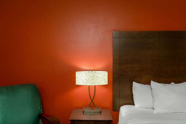  - La Quinta Inn & Suites Airport Nashville - I-40, Exit 216