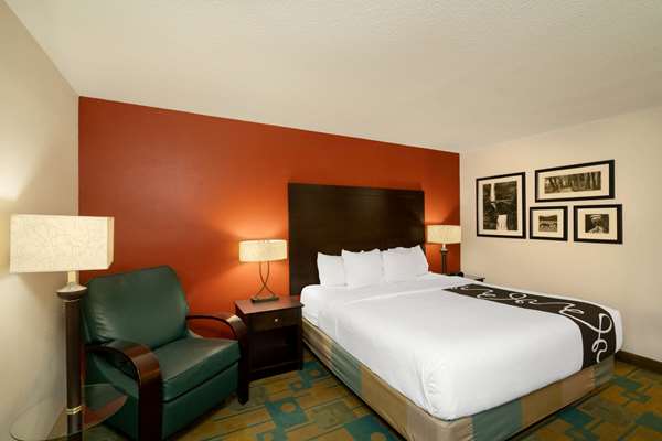  - La Quinta Inn & Suites Airport Nashville - I-40, Exit 216