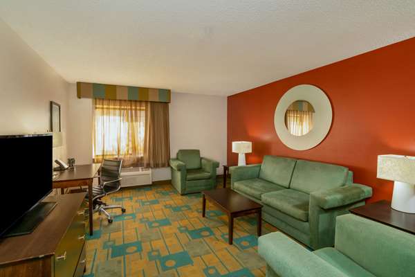Suite - La Quinta Inn & Suites Airport Nashville - I-40, Exit 216