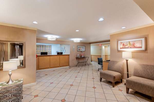  - La Quinta Inn & Suites Airport Nashville - I-40, Exit 216