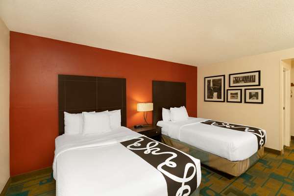  - La Quinta Inn & Suites Airport Nashville - I-40, Exit 216