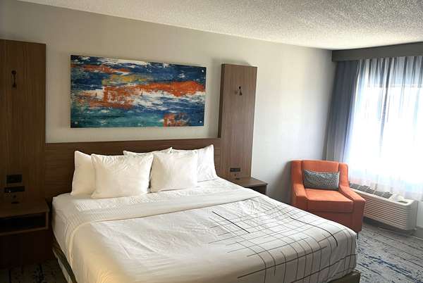  - La Quinta Inn & Suites Airport Nashville - I-40, Exit 216