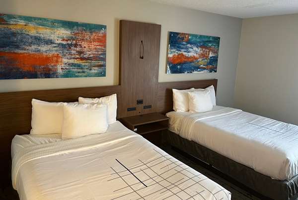  - La Quinta Inn & Suites Airport Nashville - I-40, Exit 216