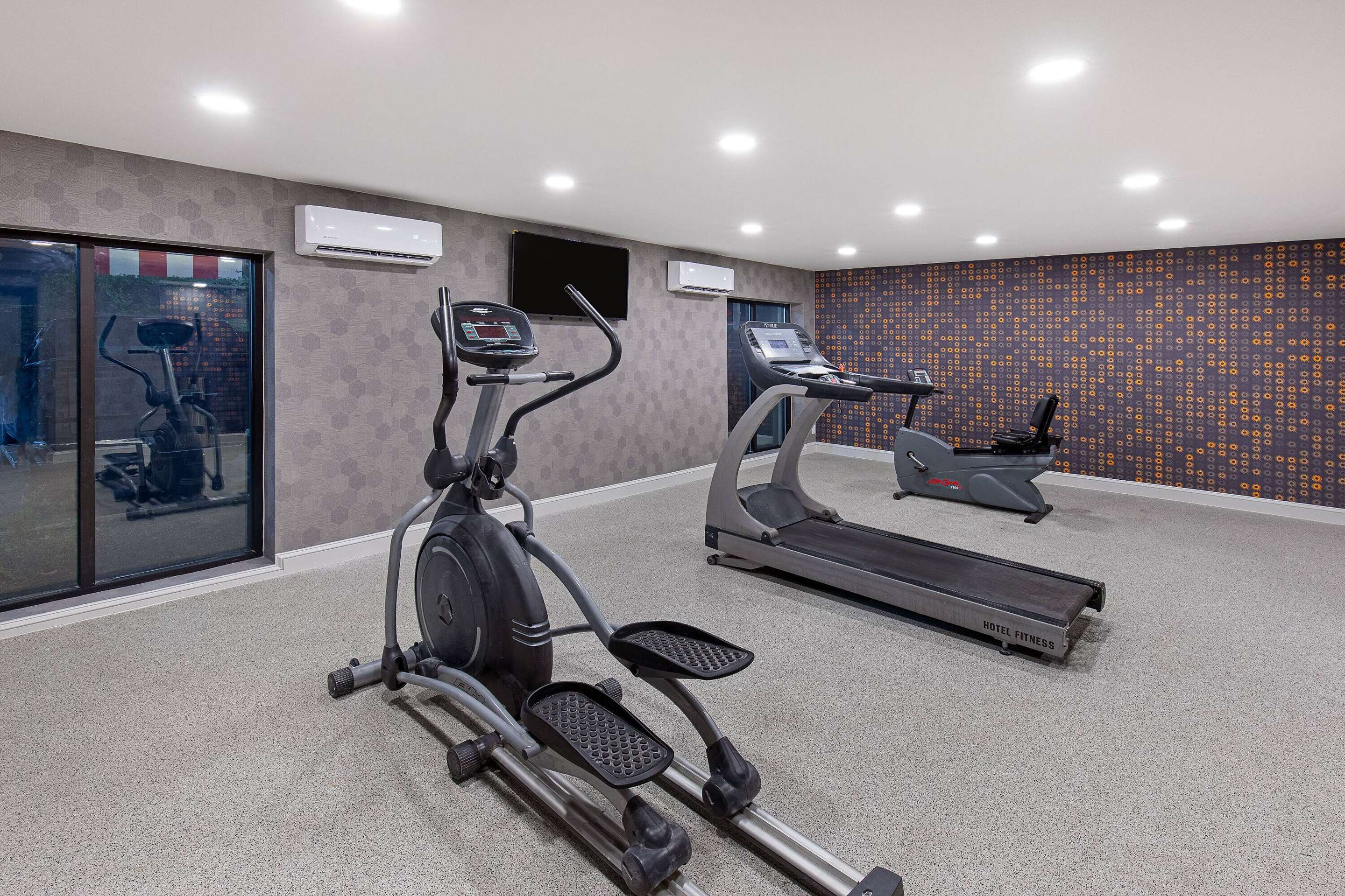Health club fitness center gym | La Quinta by Wyndham Nashville Airport