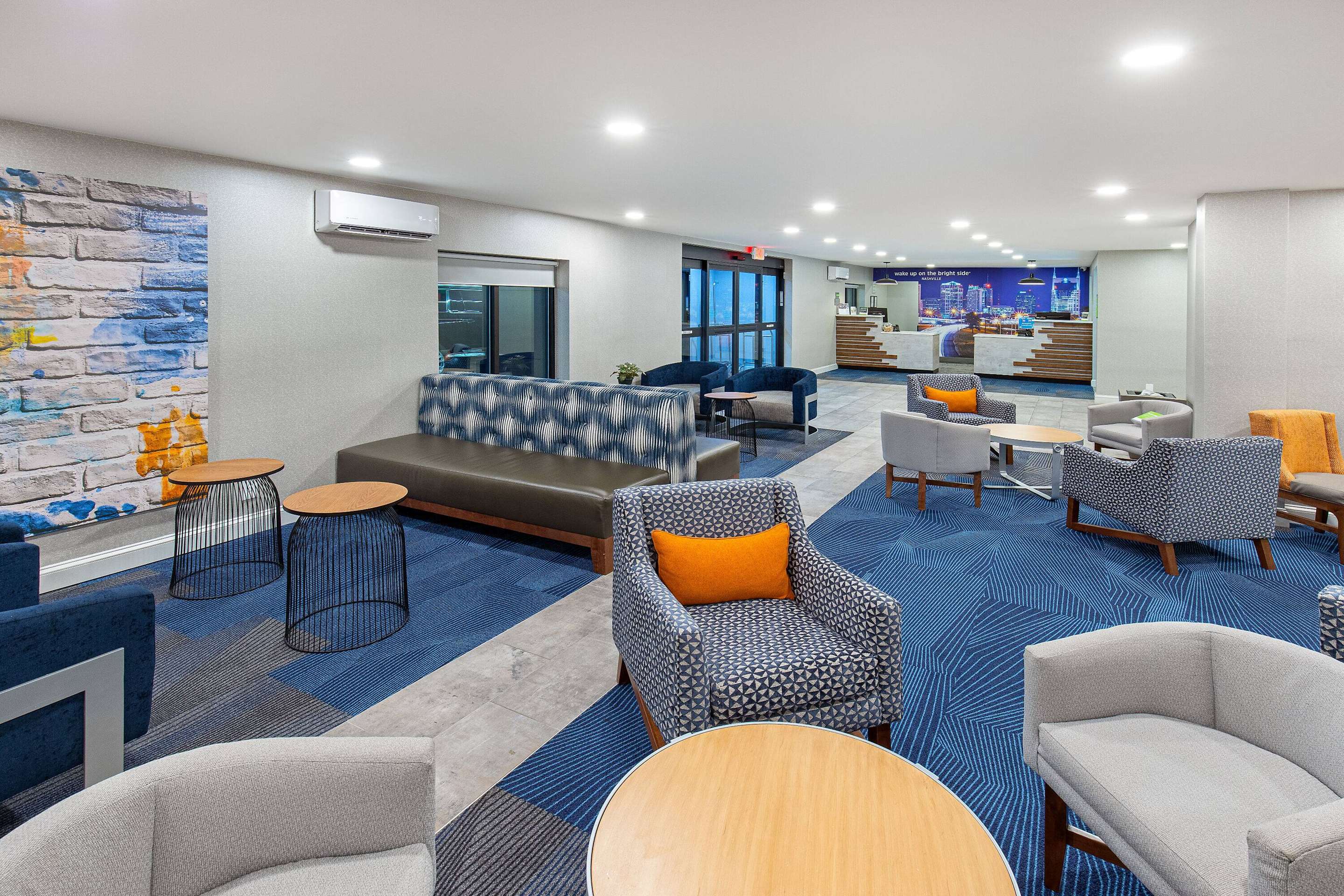 Lobby | La Quinta by Wyndham Nashville Airport