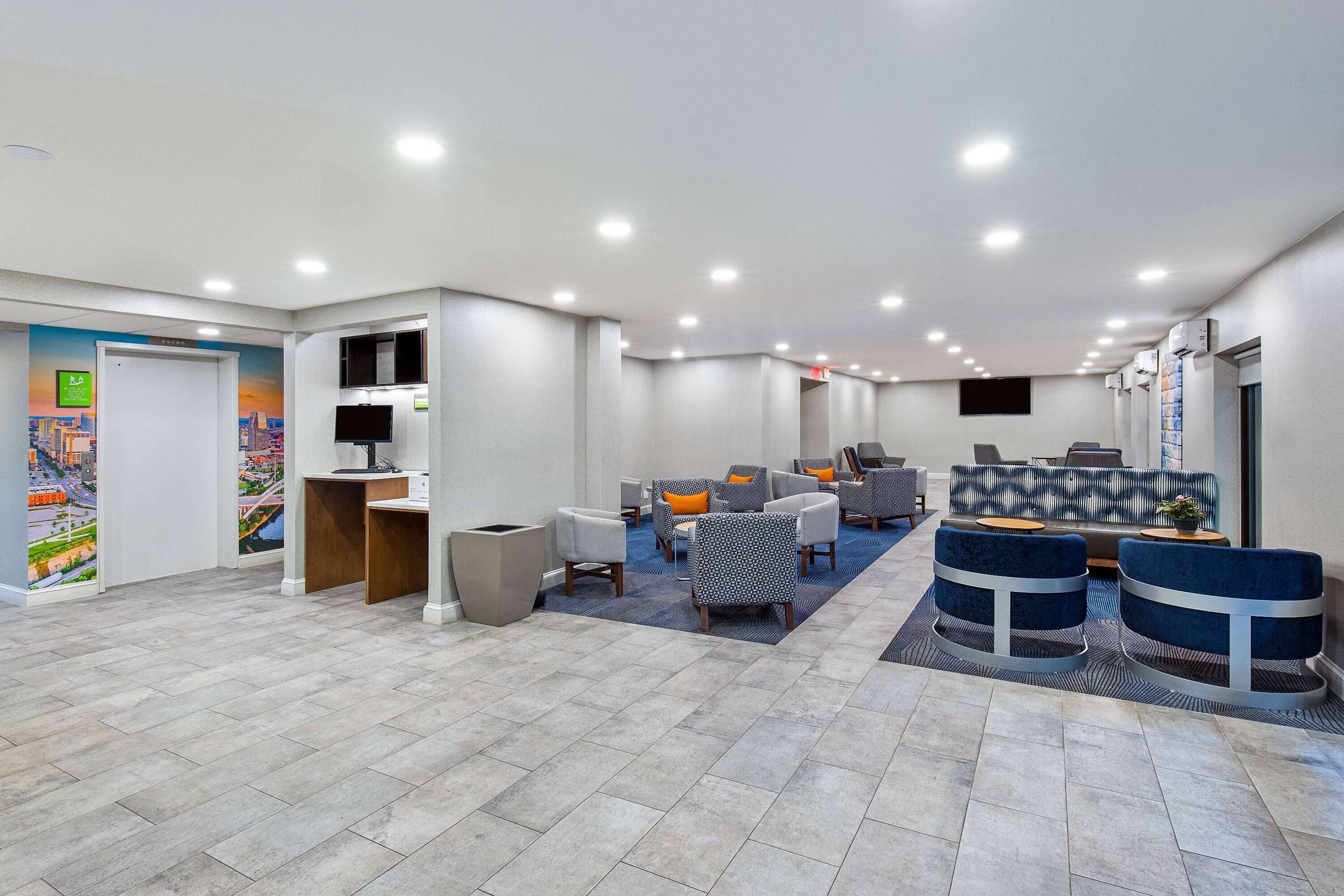 Lobby | La Quinta by Wyndham Nashville Airport