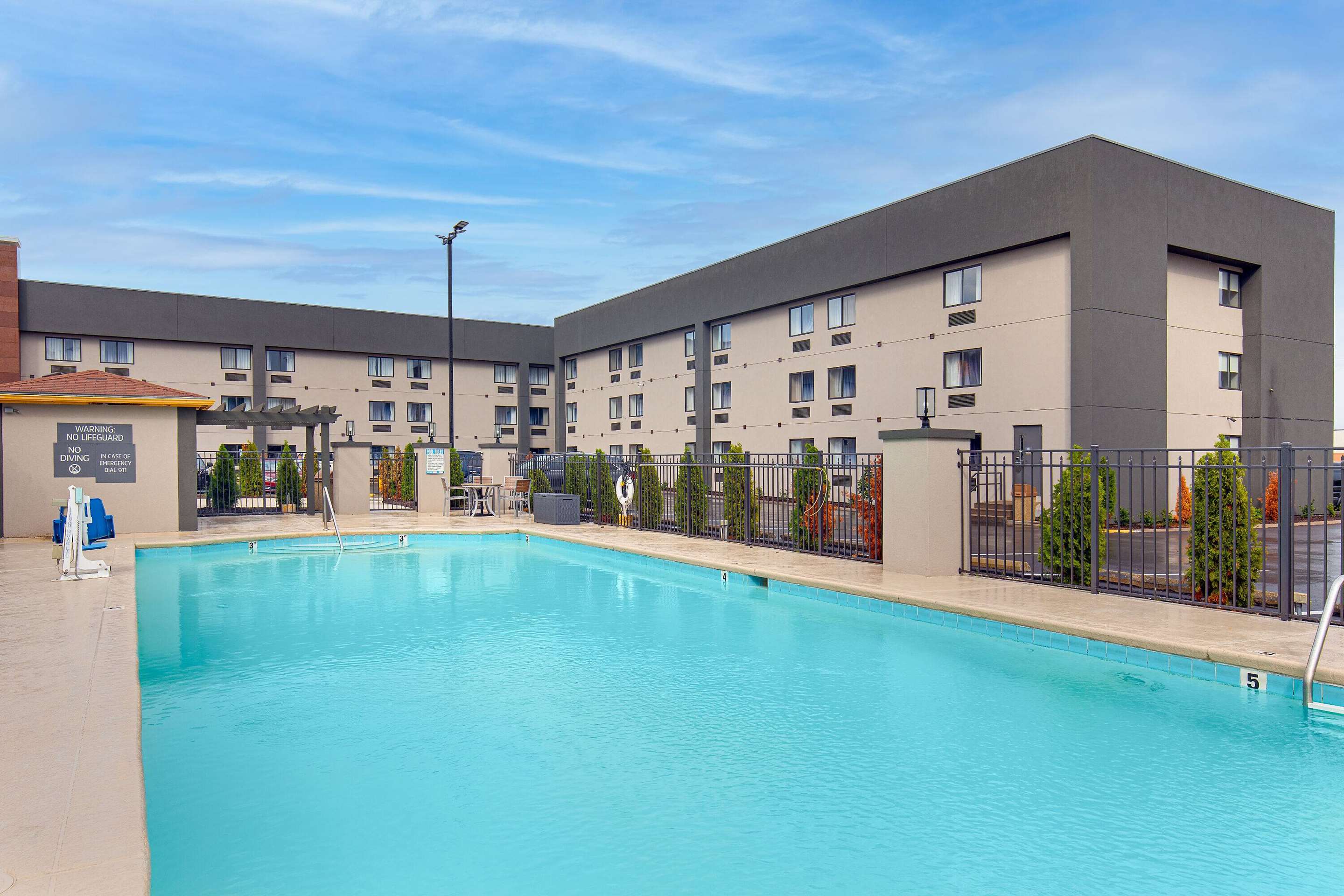 Pool | La Quinta by Wyndham Nashville Airport