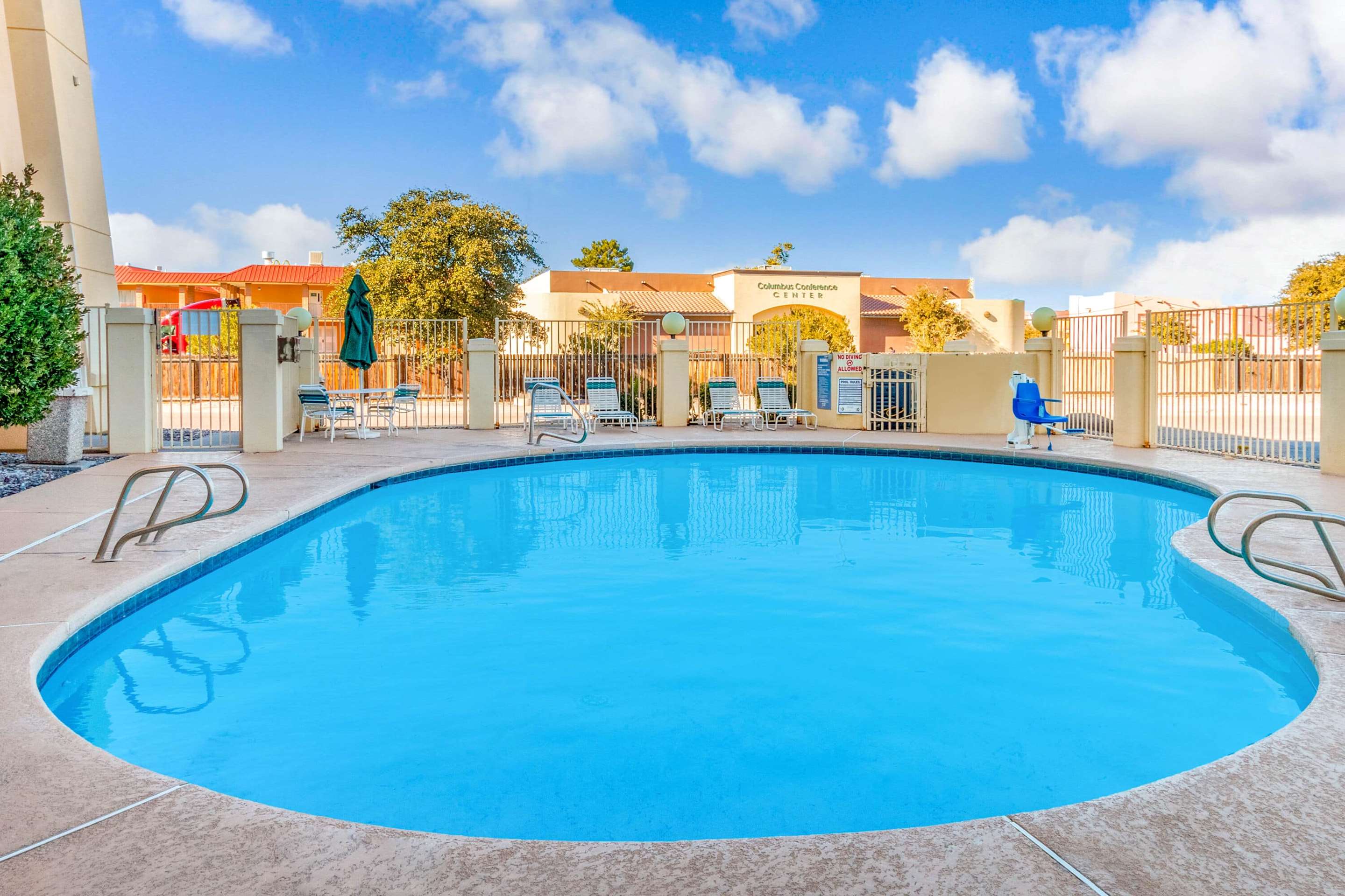 Pool | La Quinta Inn & Suites by Wyndham Las Cruces Organ Mountain