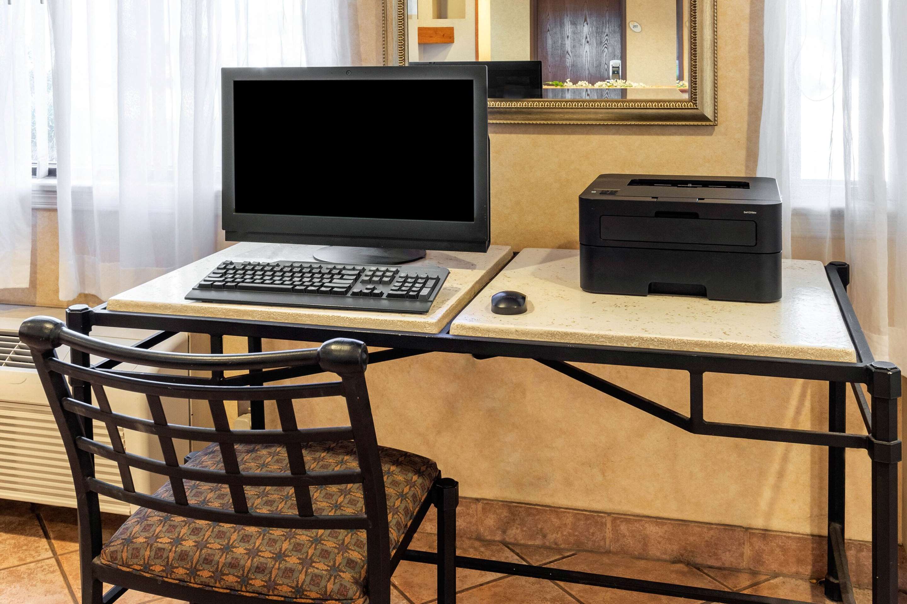 Business Center | La Quinta Inn & Suites by Wyndham Las Cruces Organ Mountain