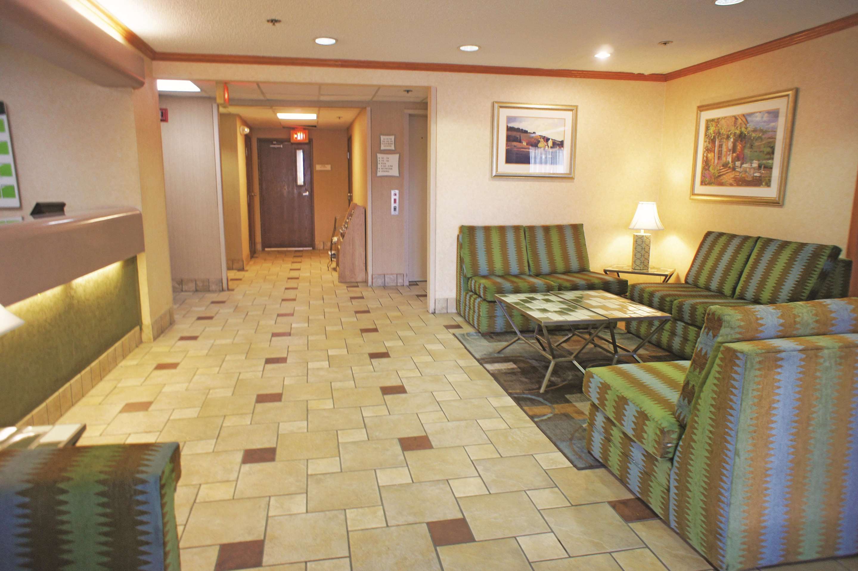 Lobby | La Quinta Inn & Suites by Wyndham El Paso West Bartlett