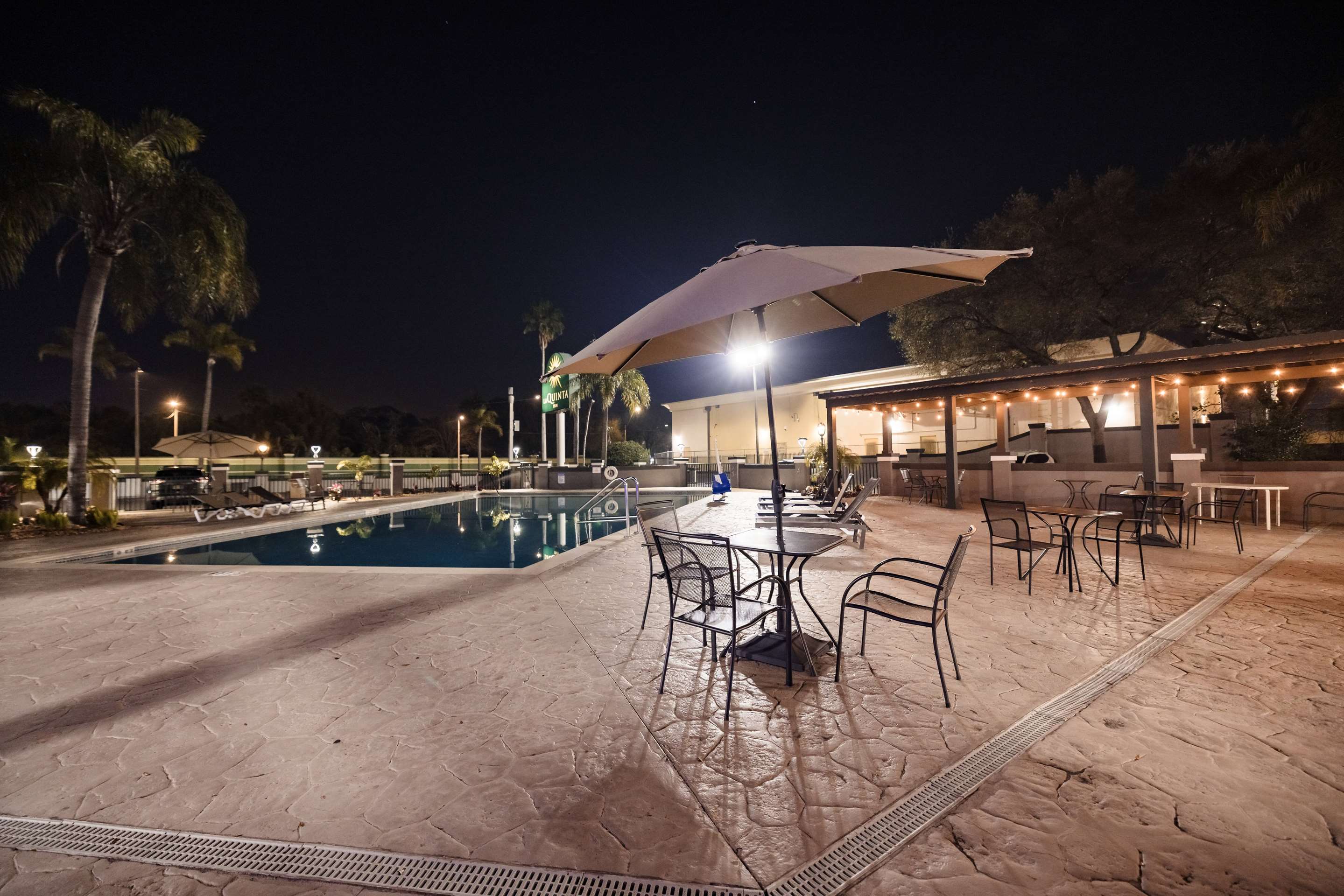 Pool | La Quinta Inn by Wyndham Tampa Near Busch Gardens