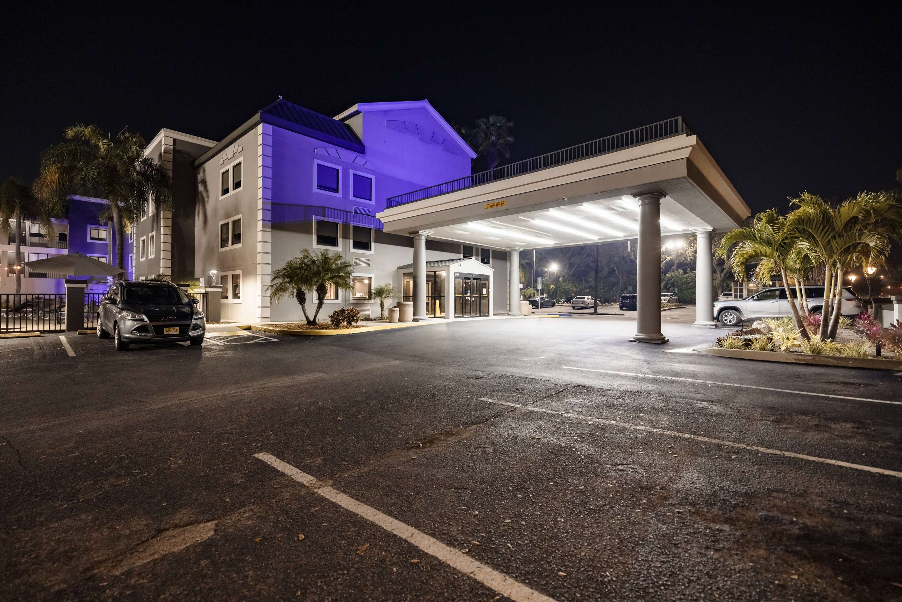Exterior | La Quinta Inn by Wyndham Tampa Near Busch Gardens