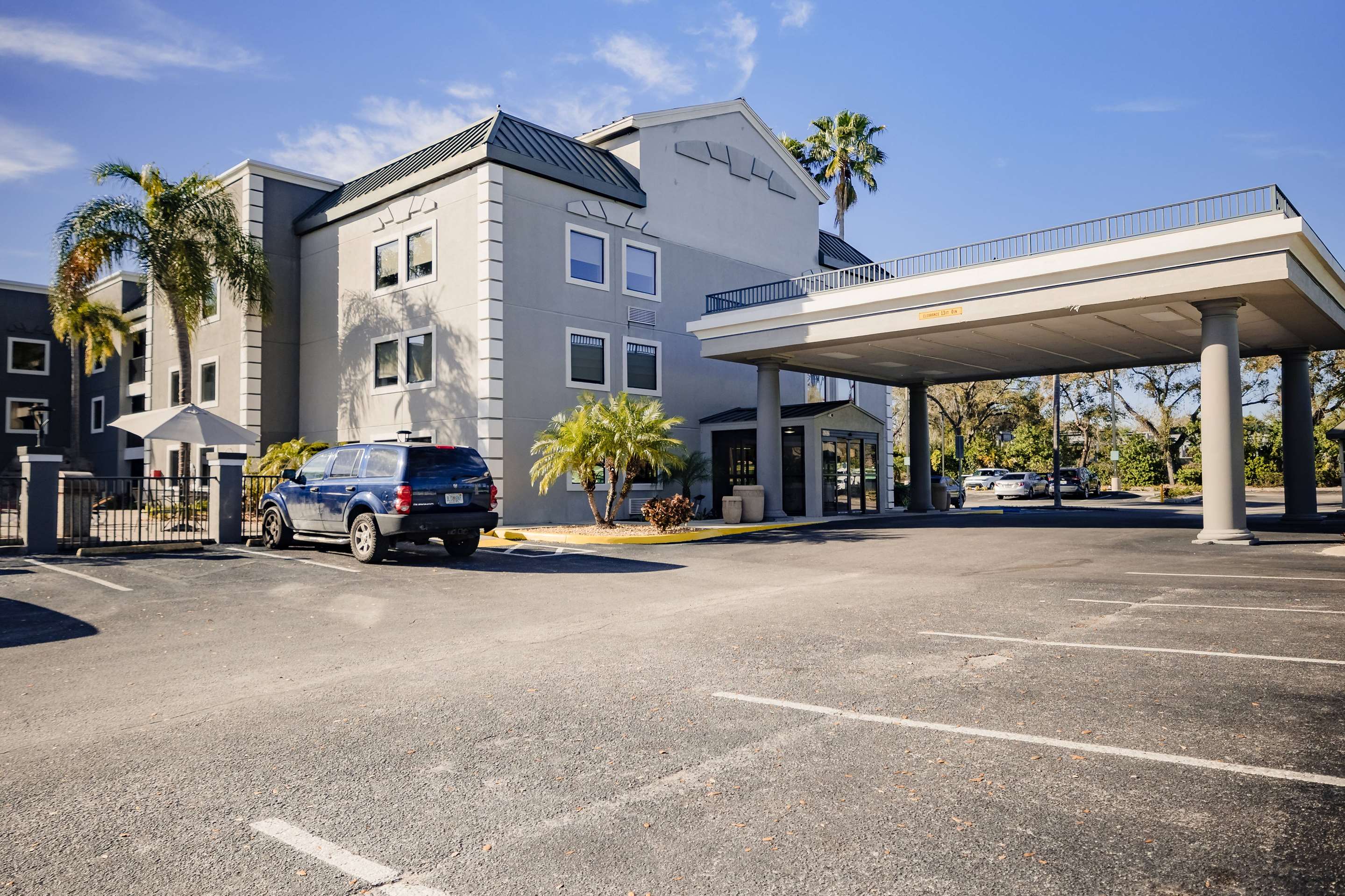 Exterior | La Quinta Inn by Wyndham Tampa Near Busch Gardens