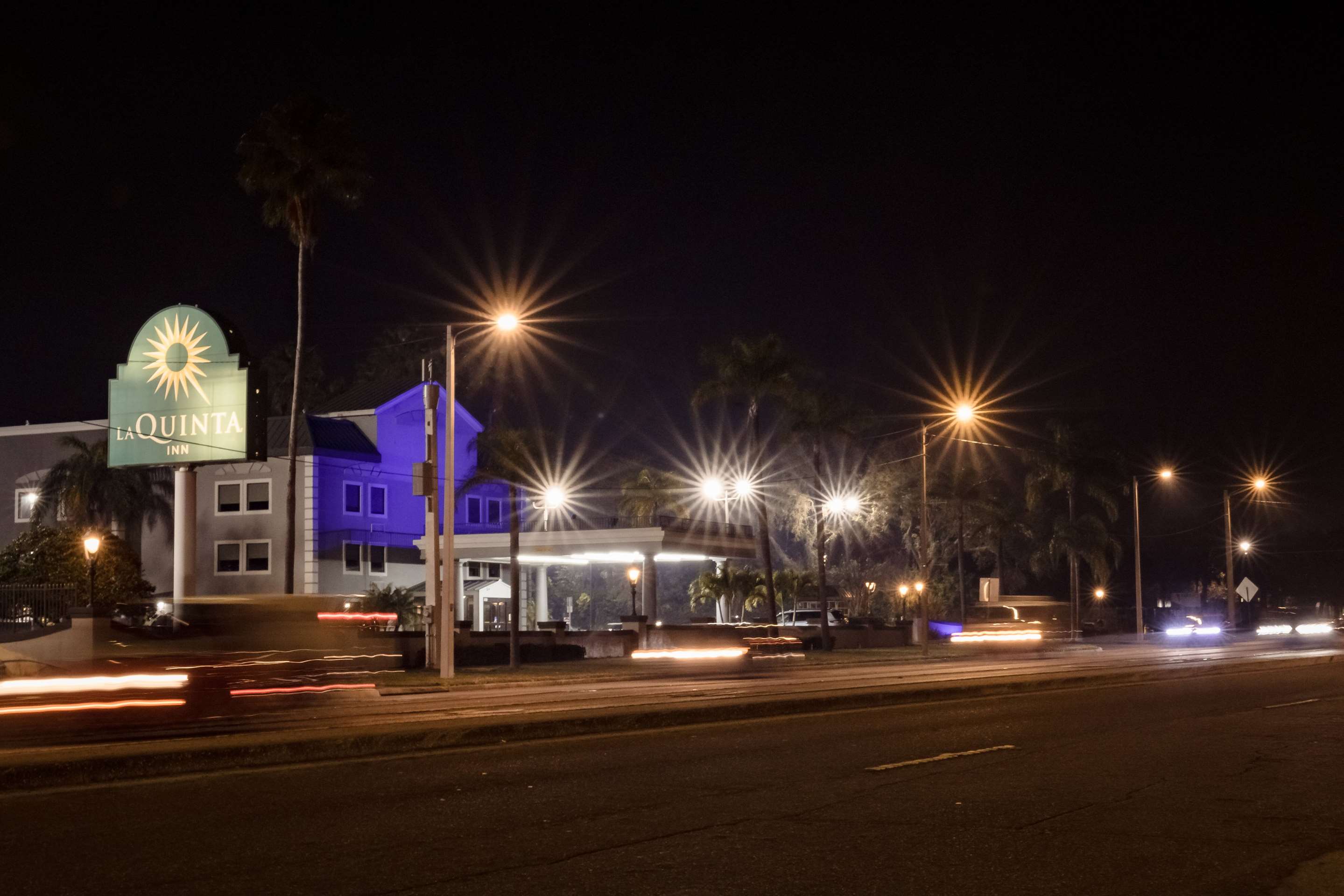 Exterior | La Quinta Inn by Wyndham Tampa Near Busch Gardens
