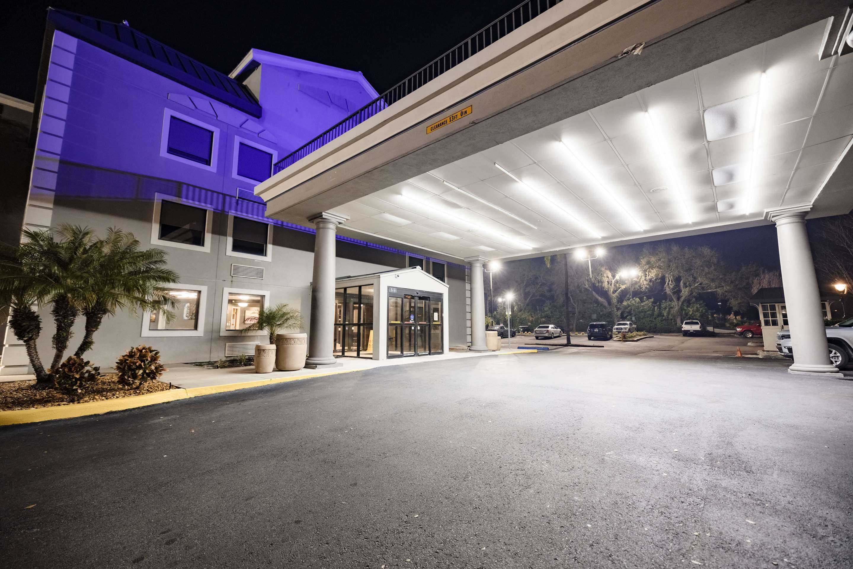 Exterior | La Quinta Inn by Wyndham Tampa Near Busch Gardens