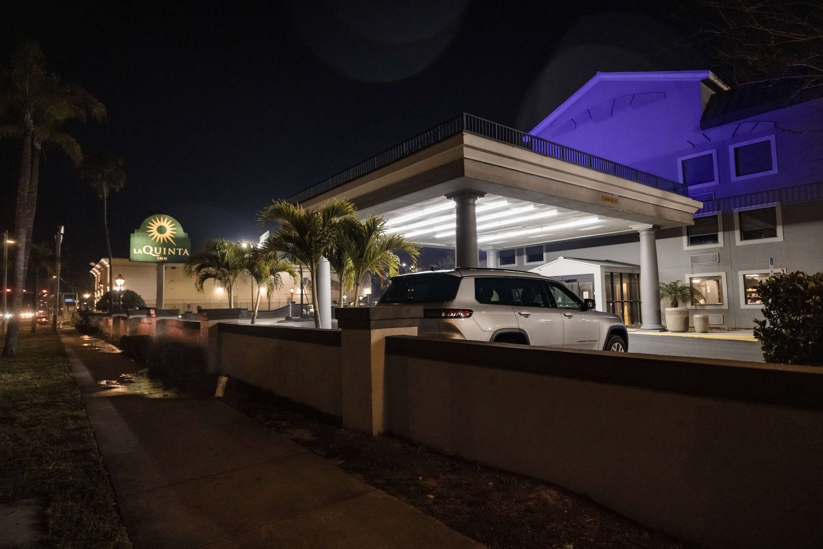 Exterior | La Quinta Inn by Wyndham Tampa Near Busch Gardens