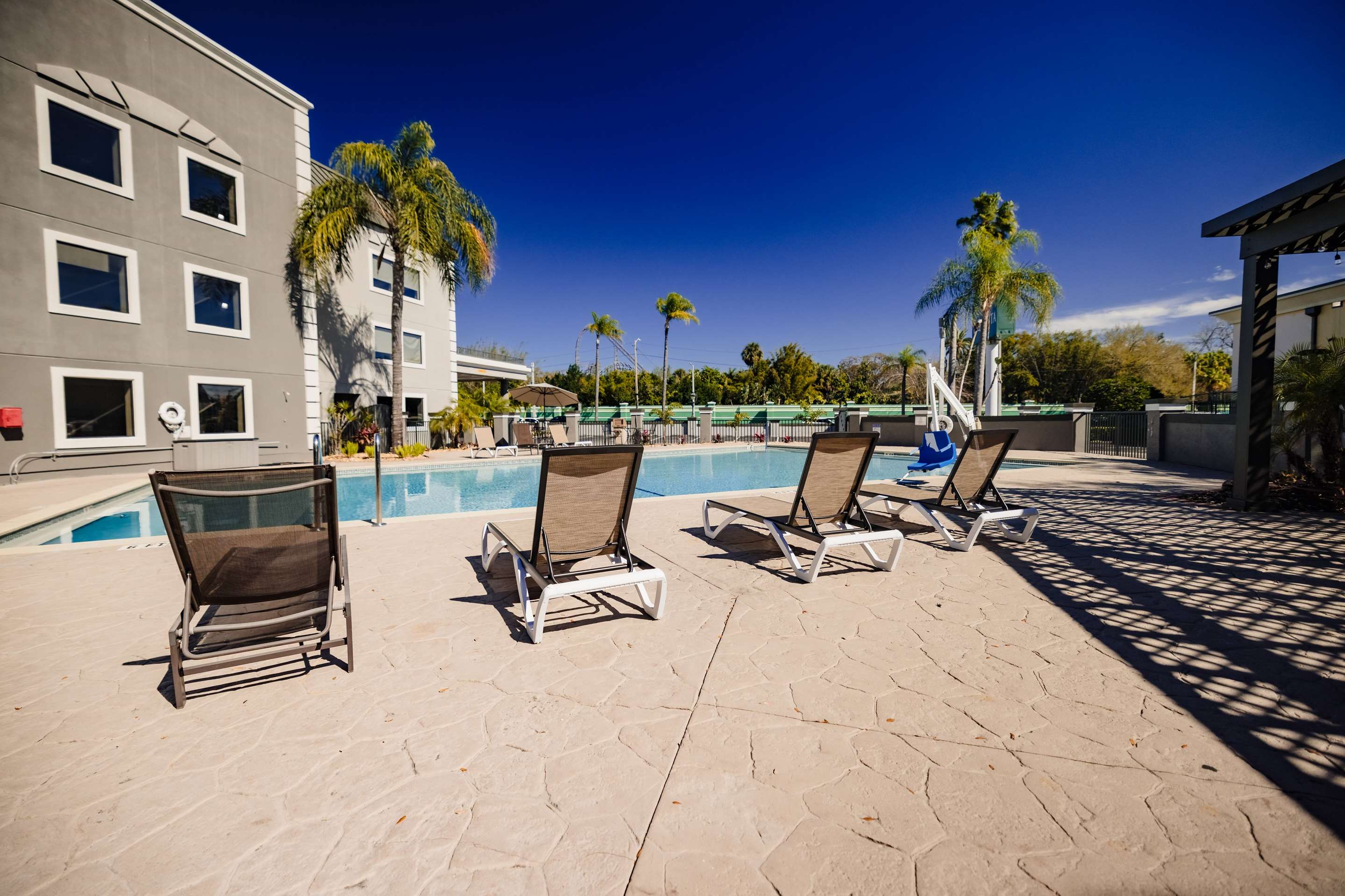 Pool | La Quinta Inn by Wyndham Tampa Near Busch Gardens